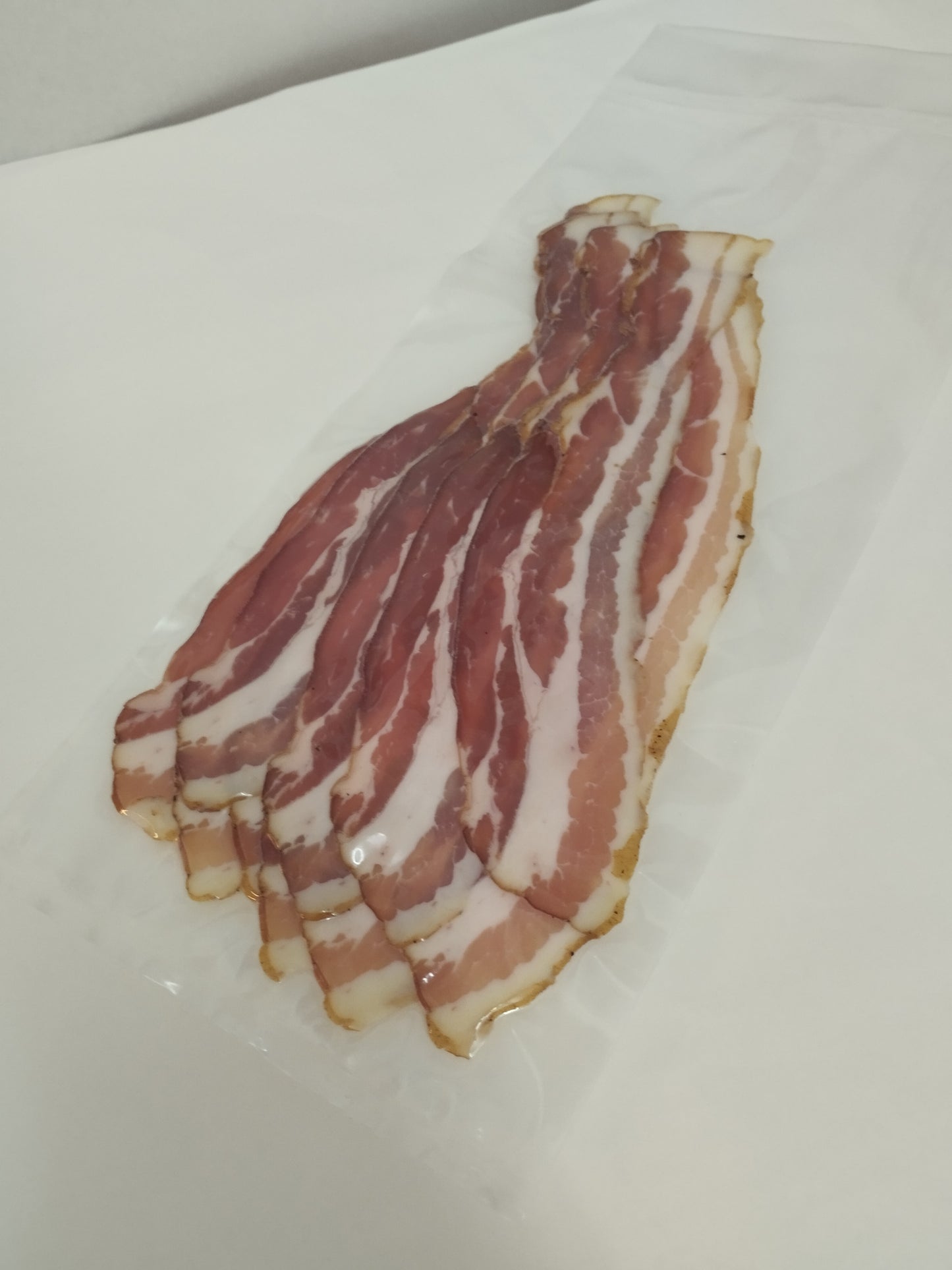 Gerauchter Schweinebauch, geschnitten