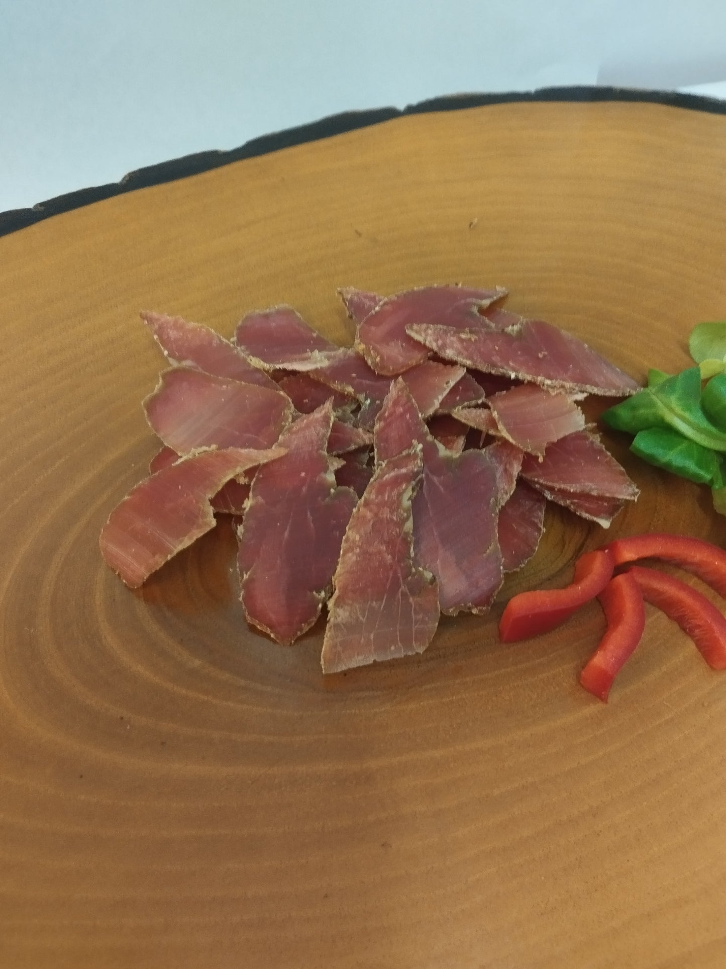 Luftgetrocknete Schweinelende mediterrane Art, geschnitten